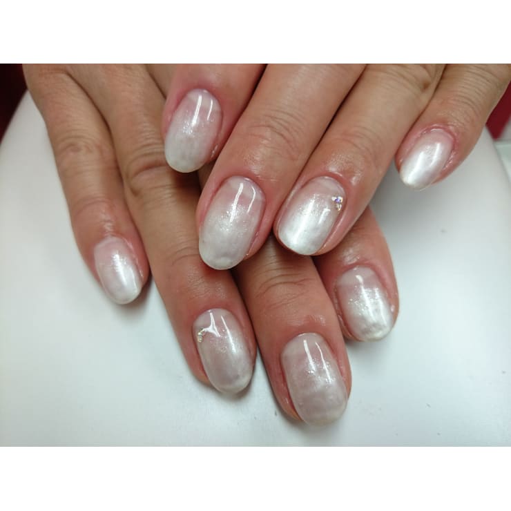 パールホワイトグラデーション Nail Salon Coco ココ のネイルデザイン ネイル まつげサロンを予約するなら楽天ビューティ