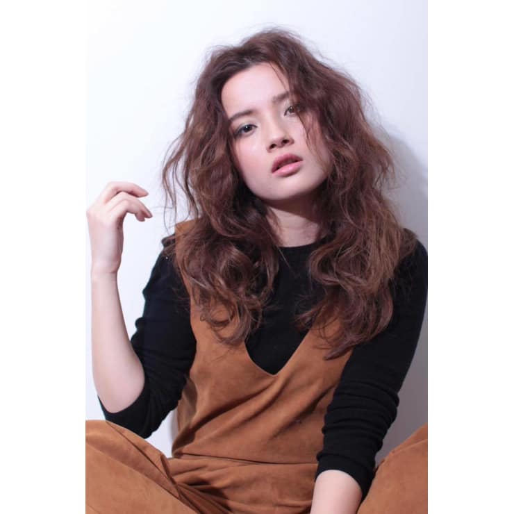Ash二子玉川 センターパートでエアリーなウェーブ Ash 二子玉川店 アッシュフタコタマガワテン のヘアスタイル 美容院 美容室を予約するなら楽天ビューティ