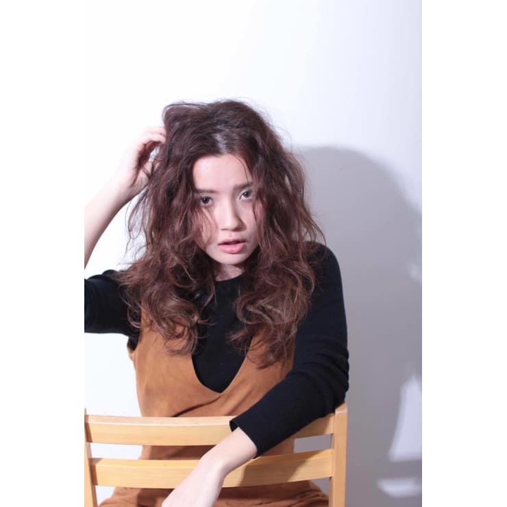 Ash二子玉川 センターパートでエアリーなウェーブ Ash 二子玉川店 アッシュフタコタマガワテン のヘアスタイル 美容院 美容室を予約するなら楽天ビューティ
