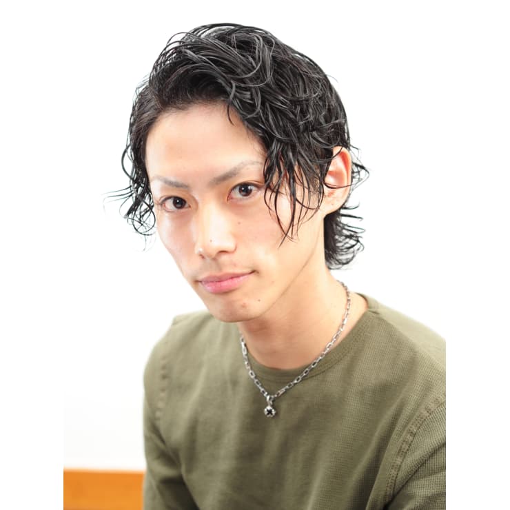 Farbe 黒髪 ラフなパーマのルード系スタイル Farbe ファルベ のヘアスタイル 美容院 美容室を予約するなら楽天ビューティ