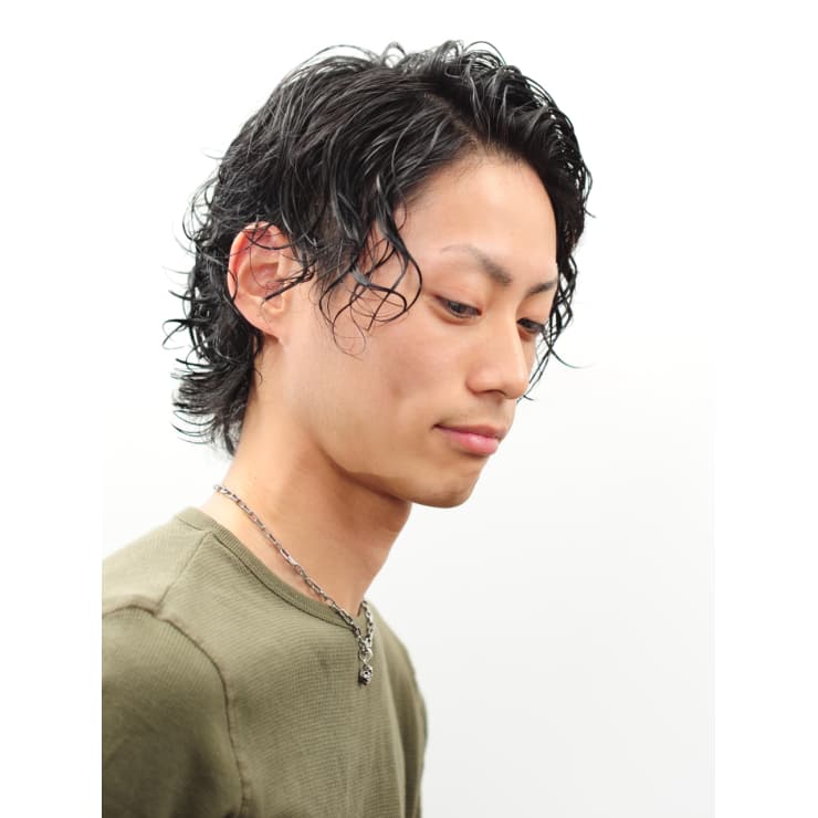 Farbe 黒髪 ラフなパーマのルード系スタイル Farbe ファルベ のヘアスタイル 美容院 美容室を予約するなら楽天ビューティ