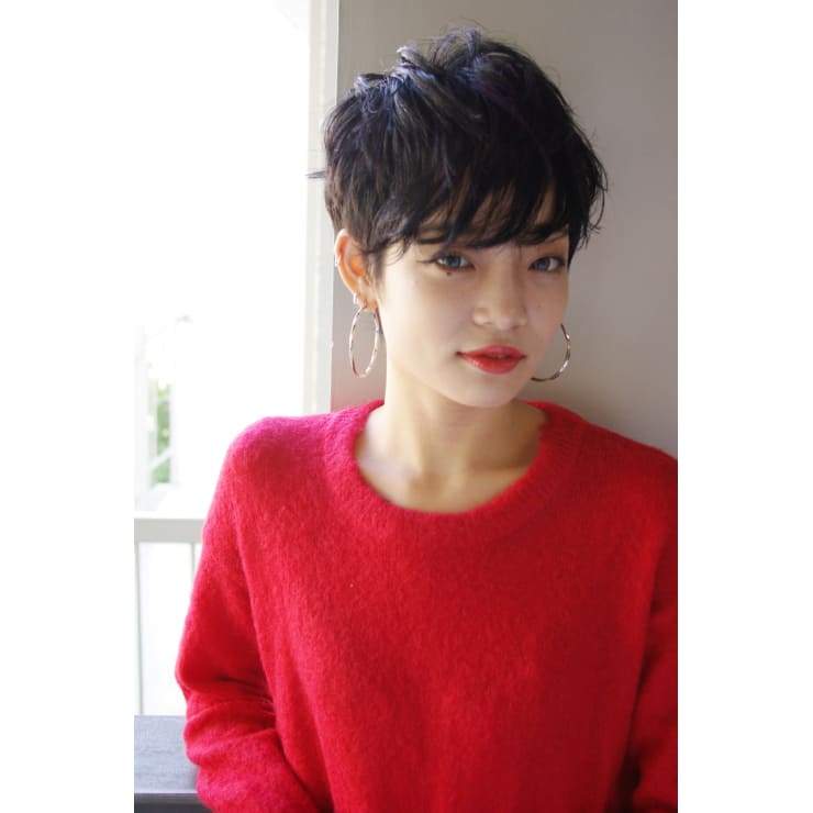 ウェット質感 上品さとモードを兼ね備えた黒髪ショート Beyond E ビヨンドイー のヘアスタイル 美容院 美容室を予約するなら楽天ビューティ