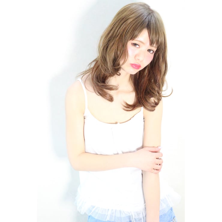 大人可愛い おフェロセミロング Rise Hair Brand Swell ライズヘアブランドスウェル のヘアスタイル 美容院 美容室を予約するなら楽天ビューティ