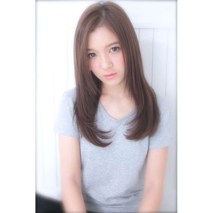 前髪長めのセミロングスタイル 柔らかヘア Euphoria Shibuya Grande 渋谷 ユーフォリア シブヤ グランデ のヘアスタイル 美容院 美容室を予約するなら楽天ビューティ