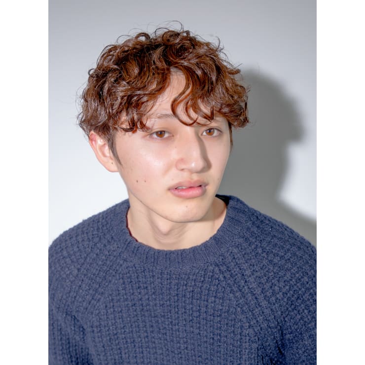 大人２ブロックの外国人風くせ毛ウェーブ Anti アンティ のヘアスタイル 美容院 美容室を予約するなら楽天ビューティ