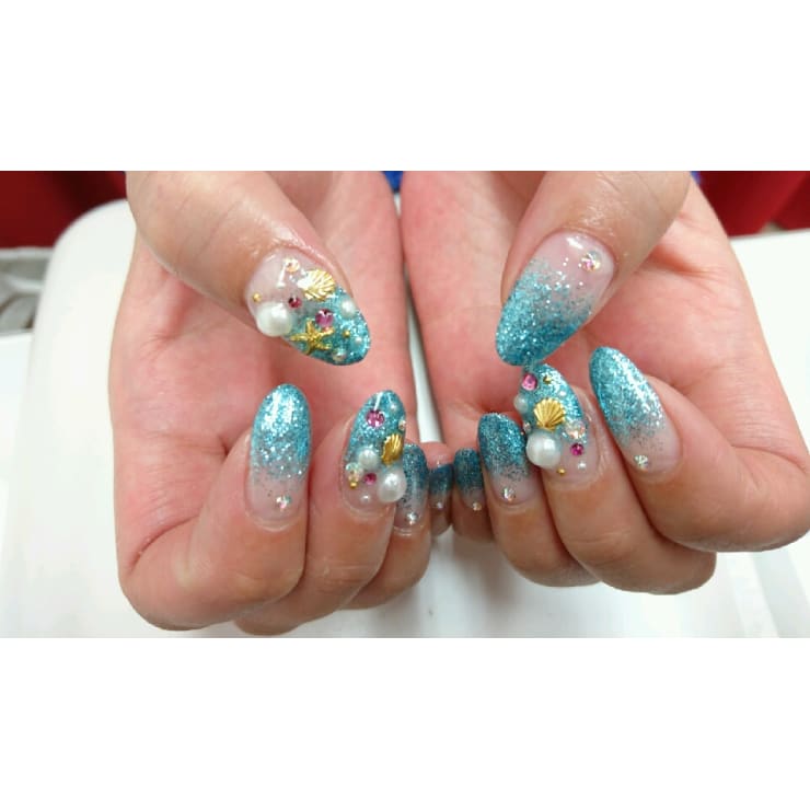夏を先取り 海っぽいラメグラ Nail Salon Coco ココ のネイルデザイン ネイル まつげサロンを予約するなら楽天ビューティ