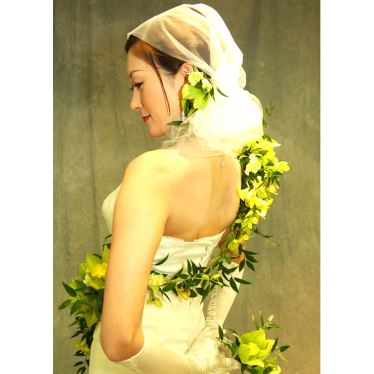 夏のウェディングドレス クールなブライダルスタイル Blooming Beauty Stage ブルーミングビューティーステージ のヘアスタイル 美容院 美容室を予約するなら楽天ビューティ