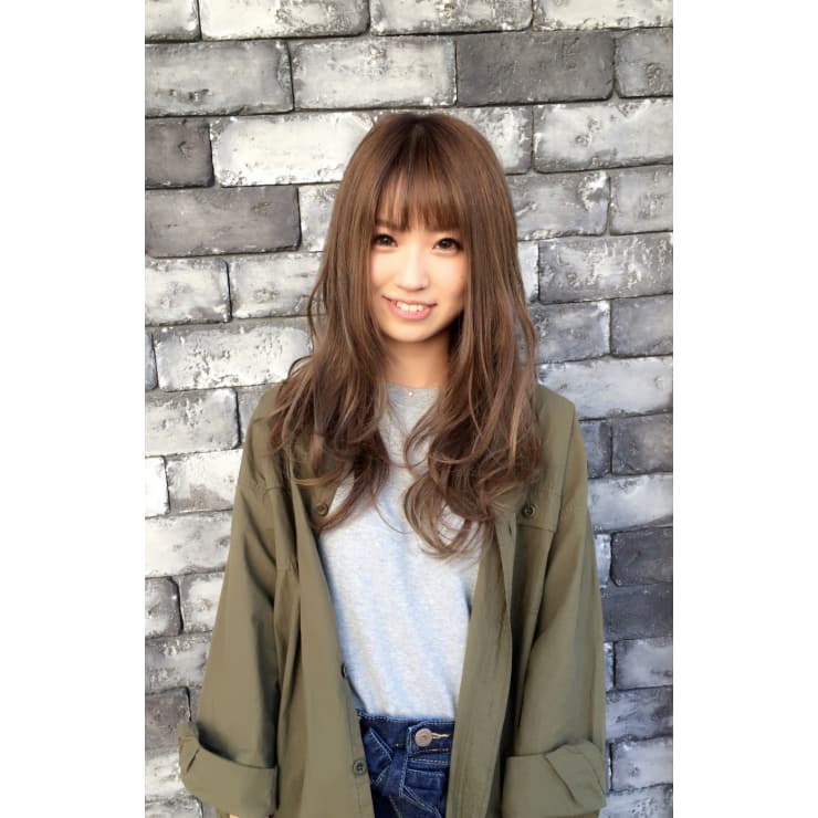 ハイライト シースルーバング ゆるふわロング Laviere By R Evolut ラヴィエールバイレボルト のヘアスタイル 美容院 美容室を予約するなら楽天ビューティ