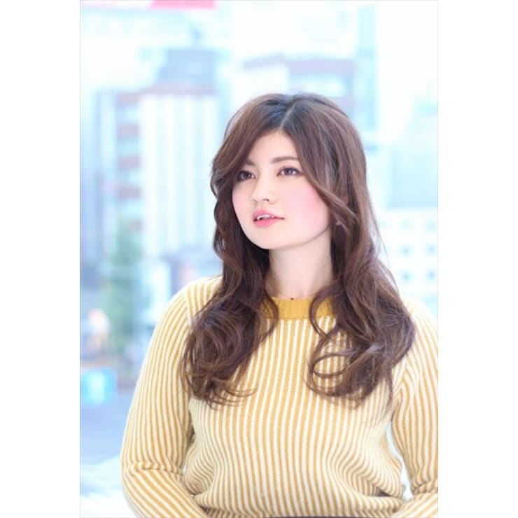 毛先のカールとリバースバングで作るコンサバロングスタイル English Rose パークプレイス大分店 イングリッシュローズパークプレイスオオイタテン のヘアスタイル 美容院 美容室を予約するなら楽天ビューティ