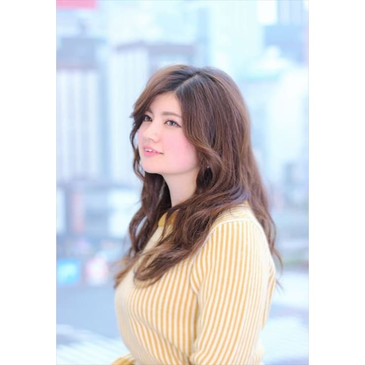 毛先のカールとリバースバングで作るコンサバロングスタイル English Rose パークプレイス大分店 イングリッシュローズパークプレイスオオイタテン のヘアスタイル 美容院 美容室を予約するなら楽天ビューティ