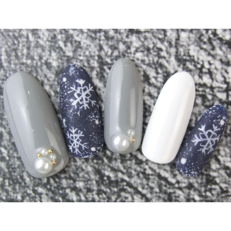 冬ネイル 雪の結晶 Nail Moa 三軒茶屋店 ネイルモアサンゲンヂャヤテン のネイルデザイン ネイル まつげサロンを予約するなら楽天ビューティ