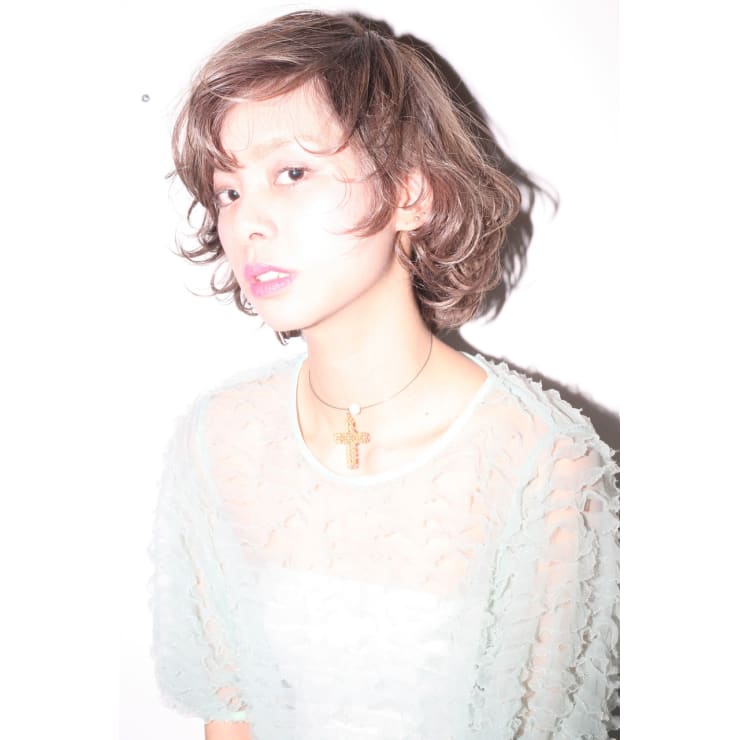 外国人風ショートボブ Dipty Moila ディプティモイラ のヘアスタイル