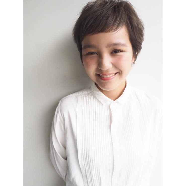 外国人風透明感オン眉ショート Assort Tokyo アソートトウキョウ のヘアスタイル 美容院 美容室を予約するなら楽天ビューティ