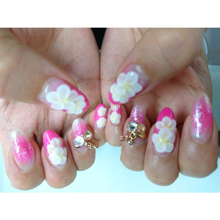 フラワーネイル プルメリア Nail Salon Coco ココ のネイルデザイン ネイル まつげサロンを予約するなら楽天ビューティ