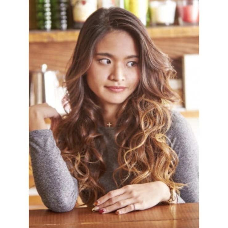 外国人風ラフウェーブロンググラデーション Brook ブルック のヘアスタイル 美容院 美容室を予約するなら楽天ビューティ