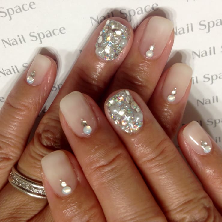 ホワイトグラデーション 季節を問わない白ネイル ネイルスペース 蒲田 ネイルスペース カマタ のネイルデザイン ネイル まつげサロンを予約するなら楽天ビューティ