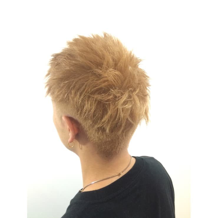 爽やかメンズショート ゴールドアッシュ Capelli Malena カペリマレーナ のヘアスタイル 美容院 美容室を予約するなら楽天ビューティ