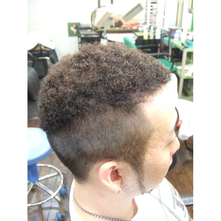 チリチリ モヒカンパーマ アシッド ハウス アシッドハウス のヘアスタイル 美容院 美容室を予約するなら楽天ビューティ