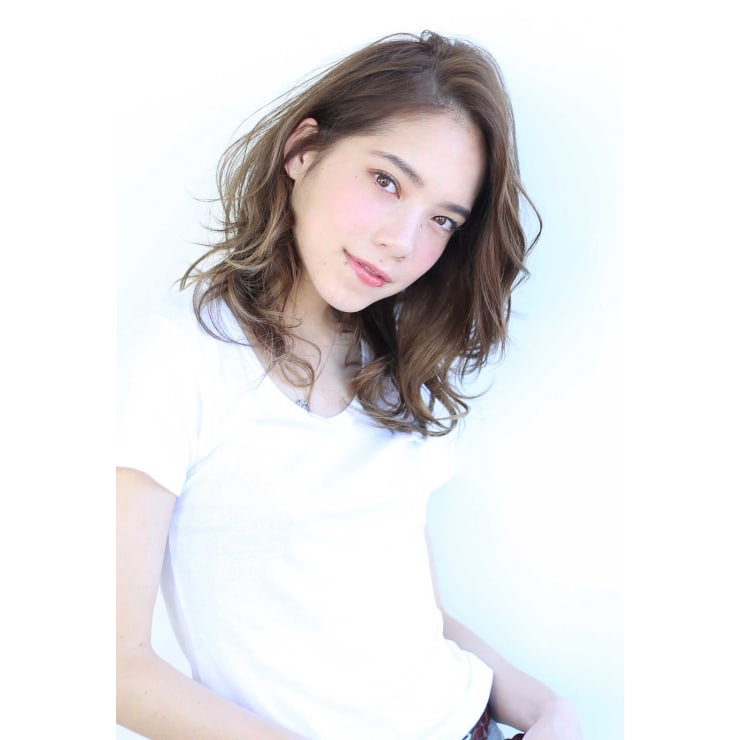 中村アンさん風外国人風かきあげ前髪 N 486 Alice By Afloat アリスバイアフロート のヘアスタイル 美容院 美容室を予約するなら楽天ビューティ