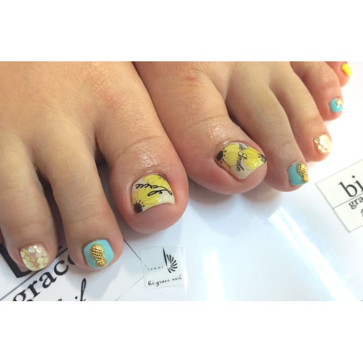 ひまわりフットネイル Bi Grace Nail ビ グレイスネイル のネイルデザイン ネイル まつげサロンを予約するなら楽天ビューティ