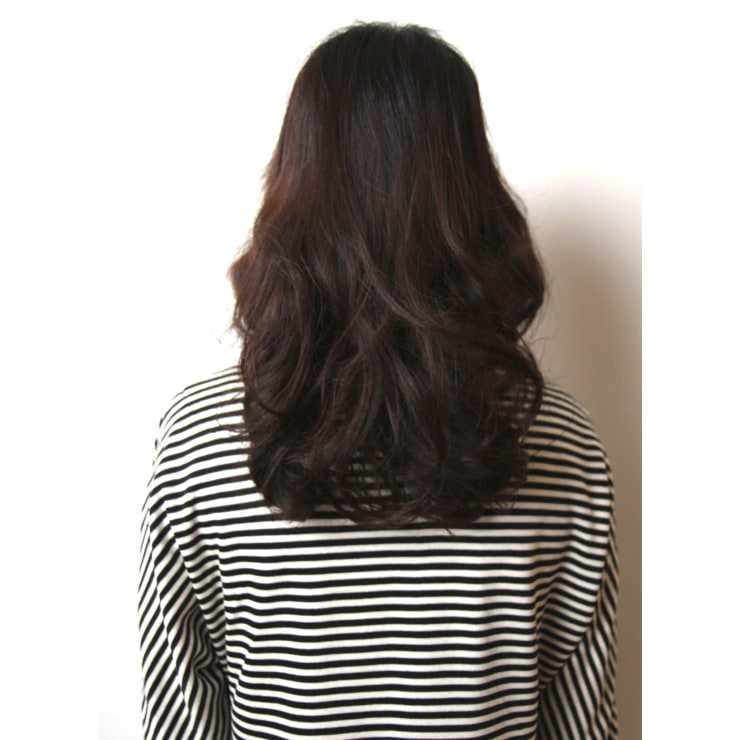 眉上の前髪がポイントの 大人ミディアム Beautrium 福岡 ビュートリアム のヘアスタイル 美容院 美容室を予約するなら楽天ビューティ