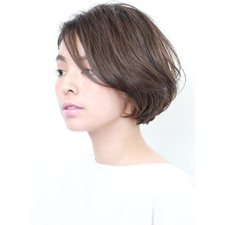 ひし形シルエットの大人ショートボブ Beautrium Ginza ビュートリアム のヘアスタイル 美容院 美容室を予約するなら楽天ビューティ