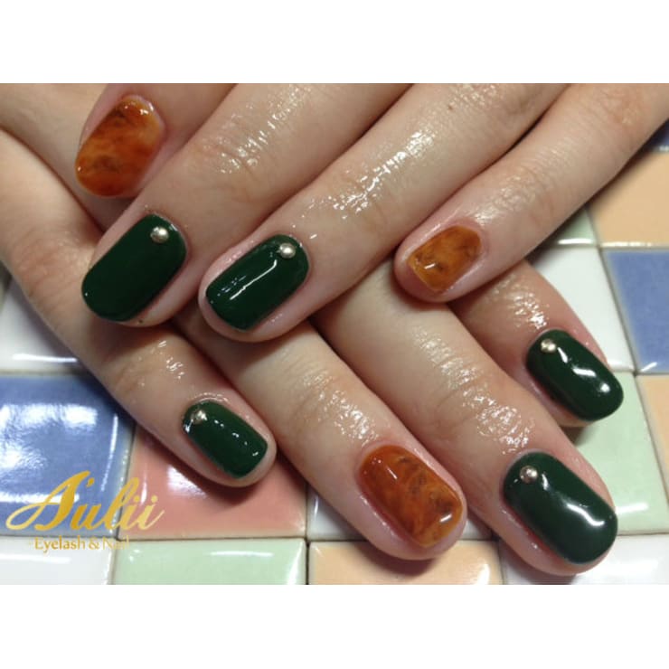 モスグリーン A Ulii Nail アウリー のネイルデザイン ネイル まつげサロンを予約するなら楽天ビューティ モスグリーン A Ulii Nail アウリー のネイルデザイン ネイル まつげサロンを予約するなら楽天ビューティ