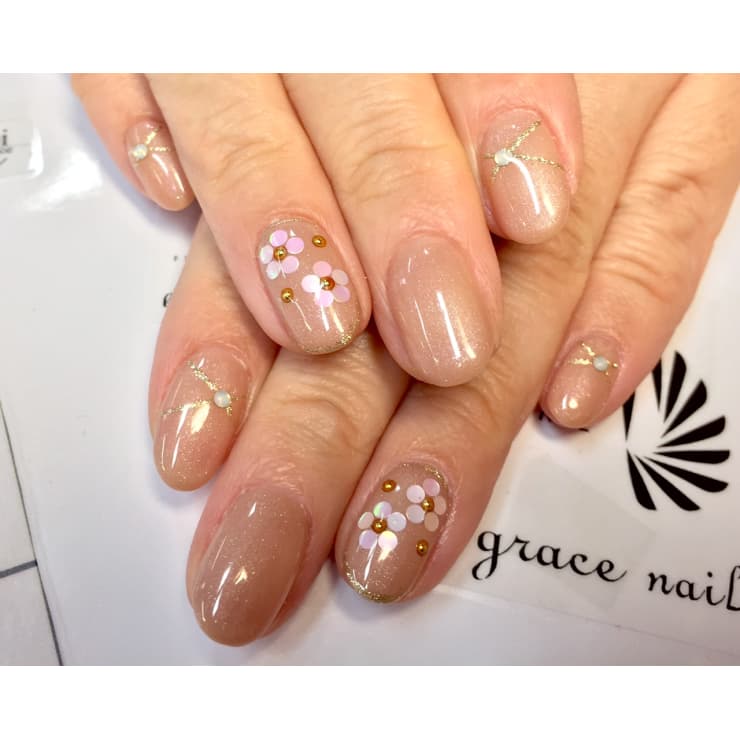 ホロフラワーネイル Bi Grace Nail ビ グレイスネイル のネイルデザイン ネイル まつげサロンを予約するなら楽天ビューティ