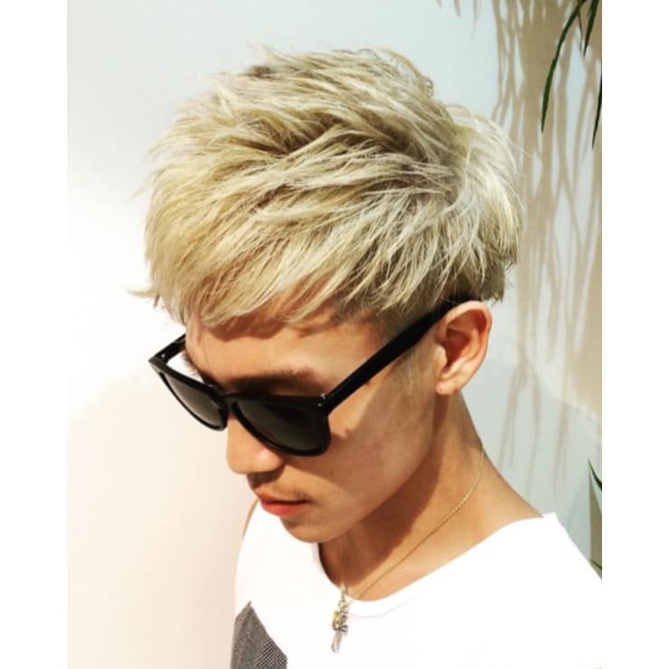 プラチナゴールドカラー Richromatic Hair Studio リクロマティックヘアスタジオ のヘアスタイル 美容院 美容室を予約するなら楽天ビューティ