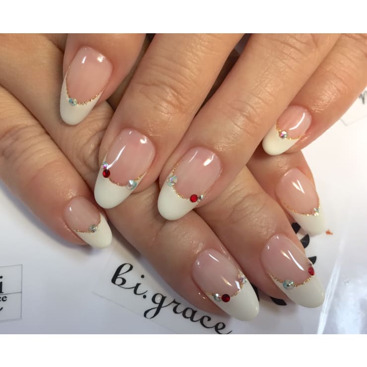 ホワイトフレンチネイル Bi Grace Nail ビ グレイスネイル のネイルデザイン ネイル まつげサロンを予約するなら楽天ビューティ