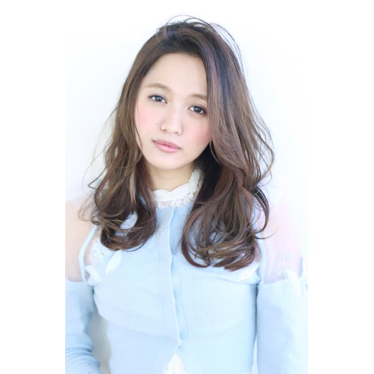 石原さとみさん風フェミニンカール N 556 Alice By Afloat アリスバイアフロート のヘアスタイル 美容院 美容室を予約するなら楽天ビューティ