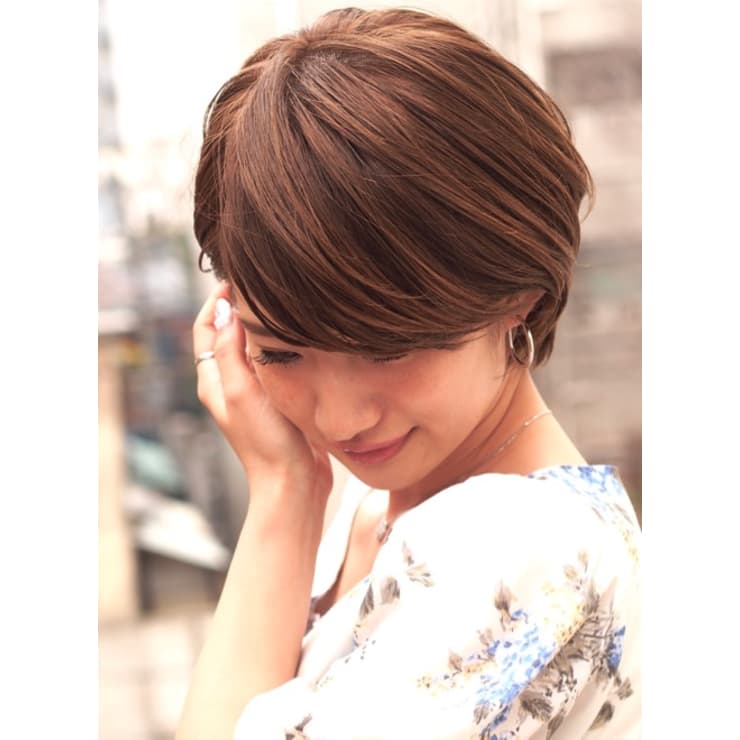 大人かわいい 大人の耳掛けショートボブ Circus By Beautrium 表参道 サーカスバイビュートリアム のヘアスタイル 美容院 美容室を予約するなら楽天ビューティ