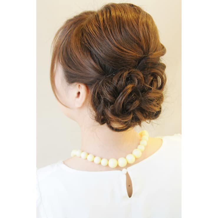 クラシカルルーズアップ 結婚式 2次会に Broto ブロット のヘアスタイル 美容院 美容室を予約するなら楽天ビューティ