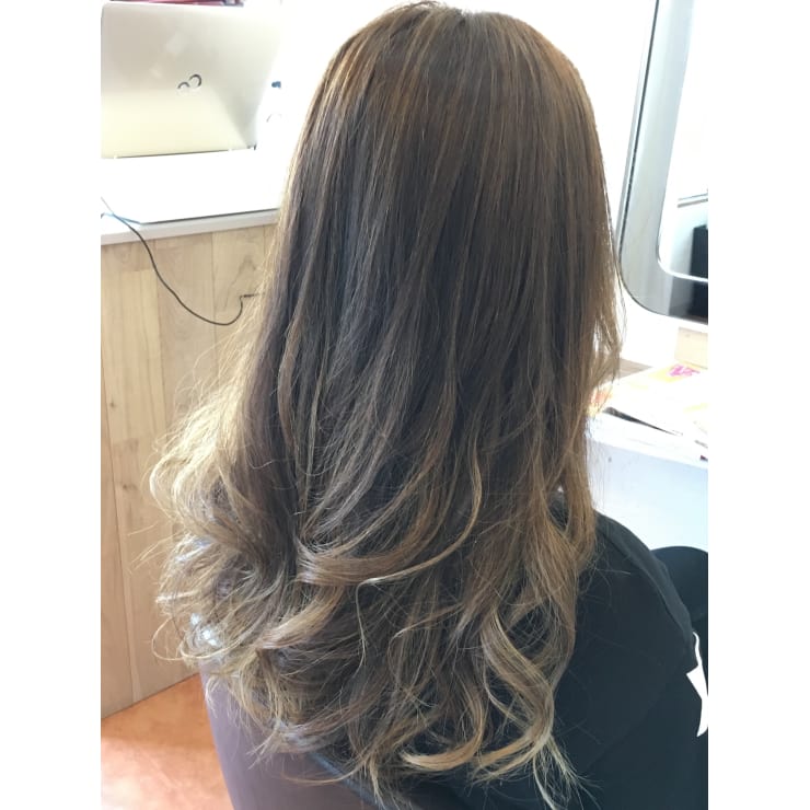 ハイライトとグラデーションのmixでキレイめロング Hair Beauty Richer ヘアービューティーリシェ のヘアスタイル 美容院 美容室を予約するなら楽天ビューティ