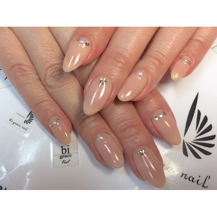 ヌーディーワンカラー Bi Grace Nail ビ グレイスネイル のネイルデザイン ネイル まつげサロンを予約するなら楽天ビューティ