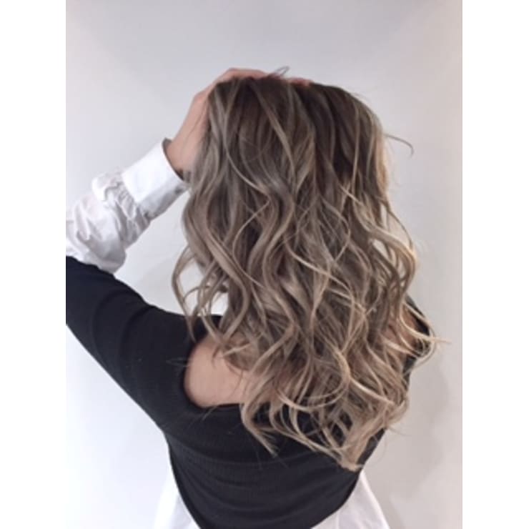 ベージュグラデーションカラー スケルトンカラー Lauburu Bat Hair 渋谷2号店 ラウブルシブヤバトヘアー のヘアスタイル 美容院 美容室を予約するなら楽天ビューティ