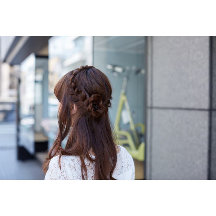 簡単 ハーフアップ編み込み Kind カインド のヘアスタイル 美容院 美容室を予約するなら楽天ビューティ
