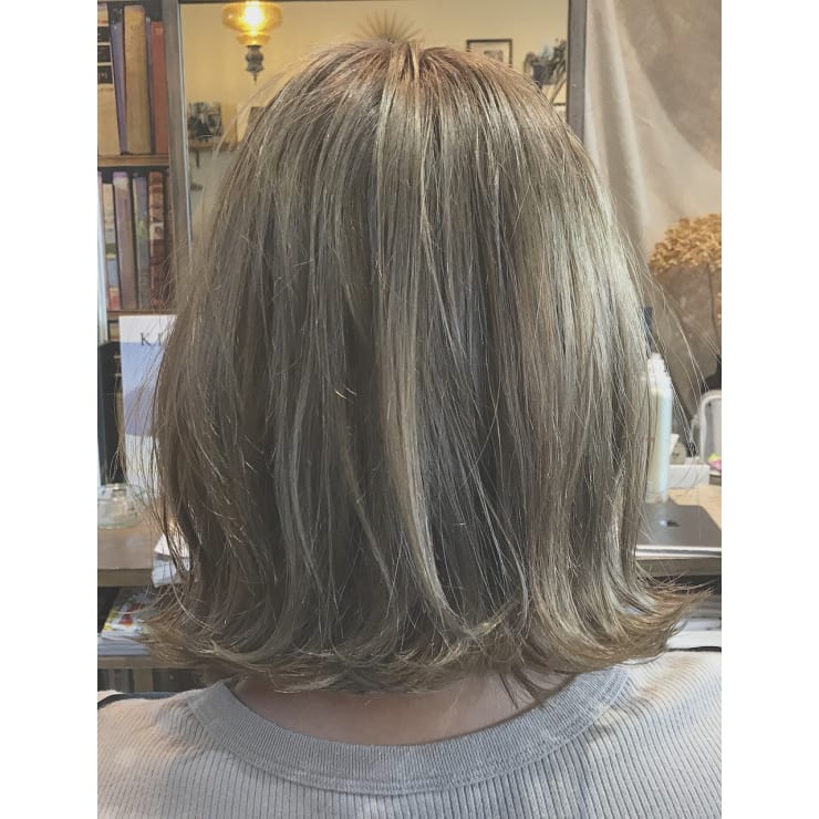 ダブルカラー グレージュ イルミナ アディクシー スロー Colette コレット コレット のヘアスタイル 美容院 美容室を予約するなら楽天ビューティ
