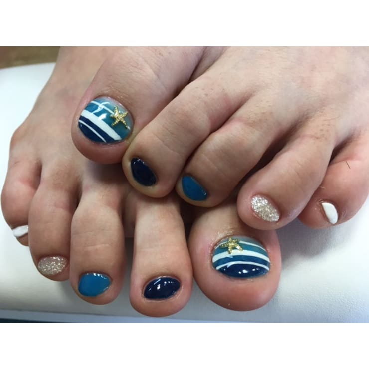 ボーダーネイル Comme Soi コムソワ のネイルデザイン ネイル まつげサロンを予約するなら楽天ビューティ