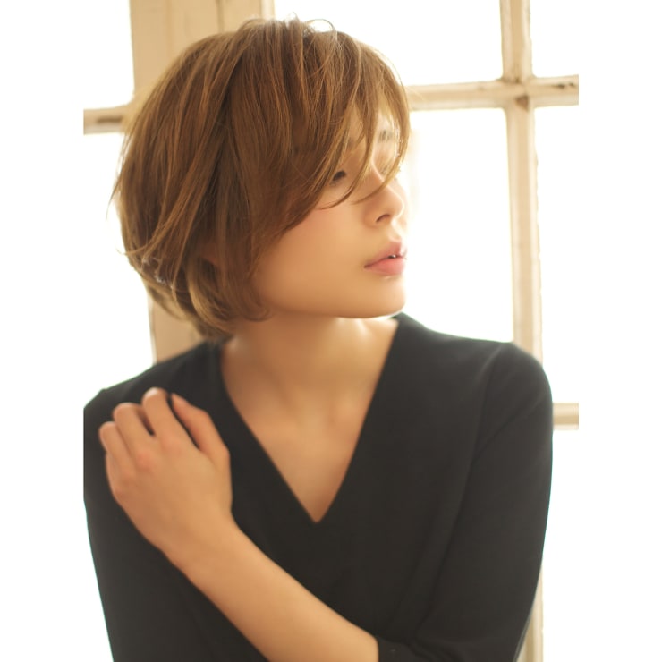 斜めバングでエフォートレスな印象 のクールショートヘア Bekku Hair Salon ベックヘアサロン のヘアスタイル 美容院 美容室を予約するなら楽天ビューティ
