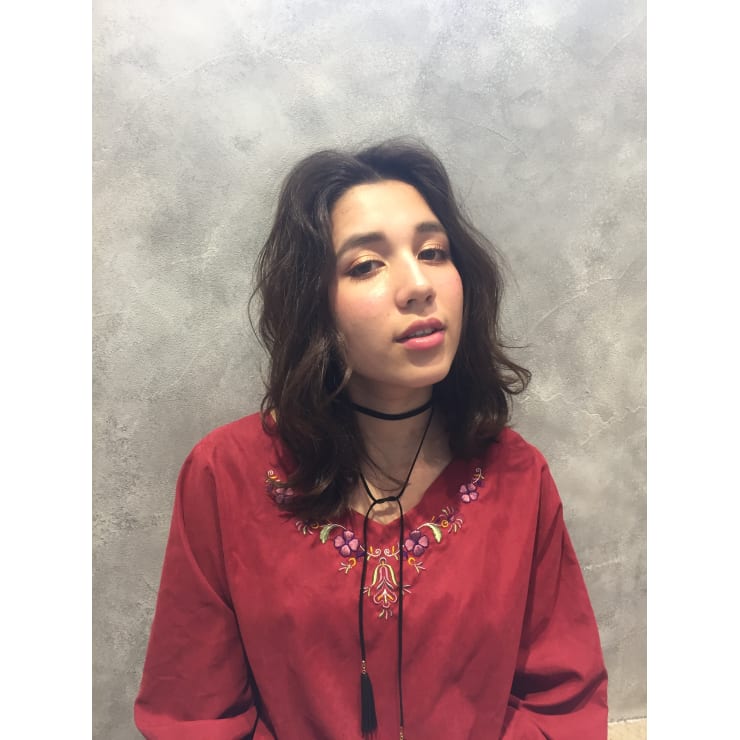 ラフウェーブなボヘミアンミディアム Hammock Hair Salon Cocona ハンモックヘアーサロンココナ のヘアスタイル 美容院 美容室を予約するなら楽天ビューティ