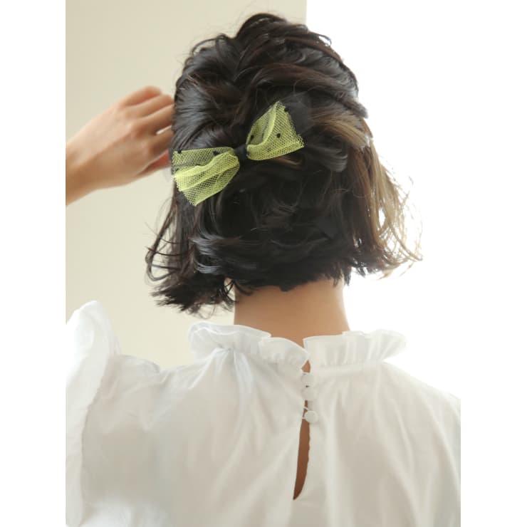 ゆるハネショートボブ 編み込みリボンアレンジ Chocolat Namba ショコラナンバ のヘアスタイル 美容院 美容室を予約するなら楽天ビューティ