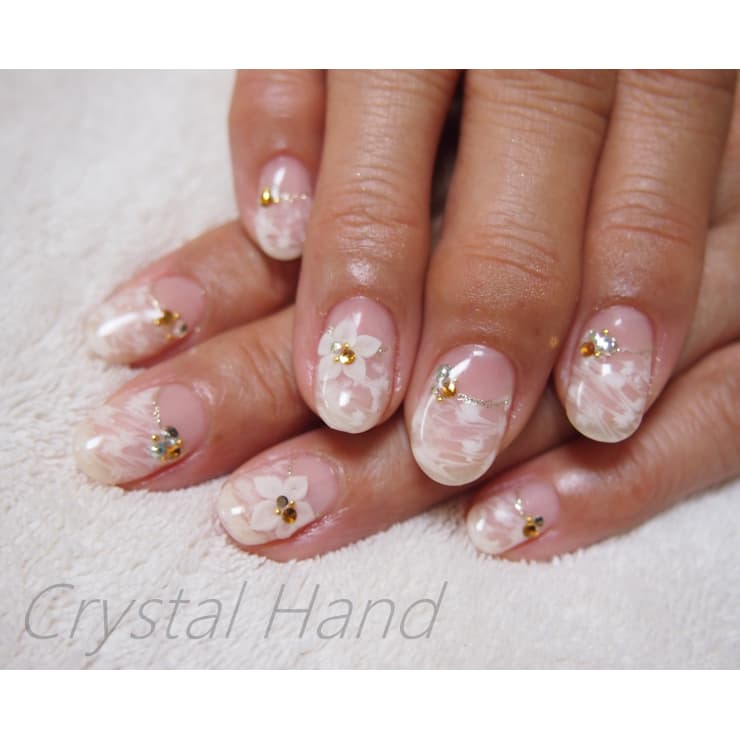 どんなドレスアップにも似合うブライダルネイル 洋装 和装 Crystal Hand クリスタルハンド のこだわり特集 ネイル まつげサロンを予約するなら楽天ビューティ