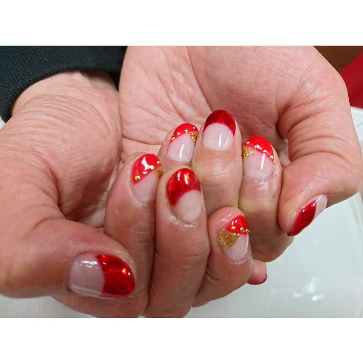 赤フレンチ ホログラム Nail Salon Coco ココ のネイルデザイン ネイル まつげサロンを予約するなら楽天ビューティ