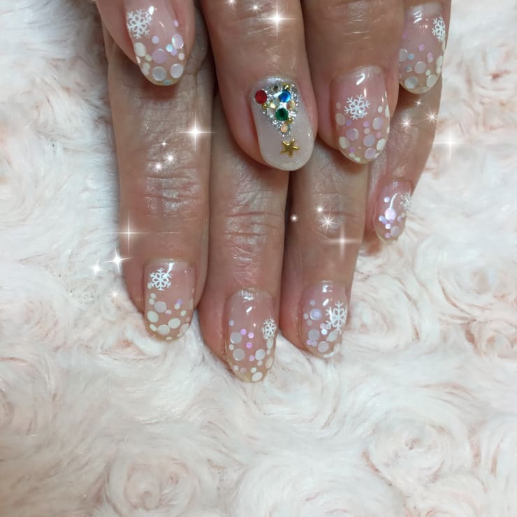 ホログラムフレンチ 雪の結晶 クリスマスツリー Nail Classy ネイルクラッシー のネイルデザイン ネイル まつげサロンを予約するなら楽天ビューティ