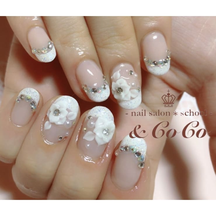 キラキラ ブライダルネイル Nailsalon School Coco ネイルサロンスクールアンドココ のネイルデザイン ネイル まつげサロンを予約するなら楽天ビューティ