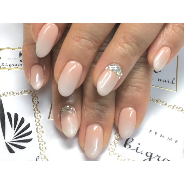 白グラデーションネイル Bi Grace Nail ビ グレイスネイル のネイルデザイン ネイル まつげサロンを予約するなら楽天ビューティ