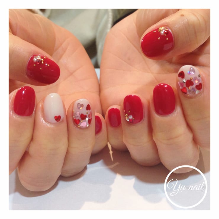 ローズピンク ホワイトワンカラー ハートホログラムネイル Yu Nail ユーネイル のネイルデザイン ネイル まつげサロンを予約するなら楽天ビューティ