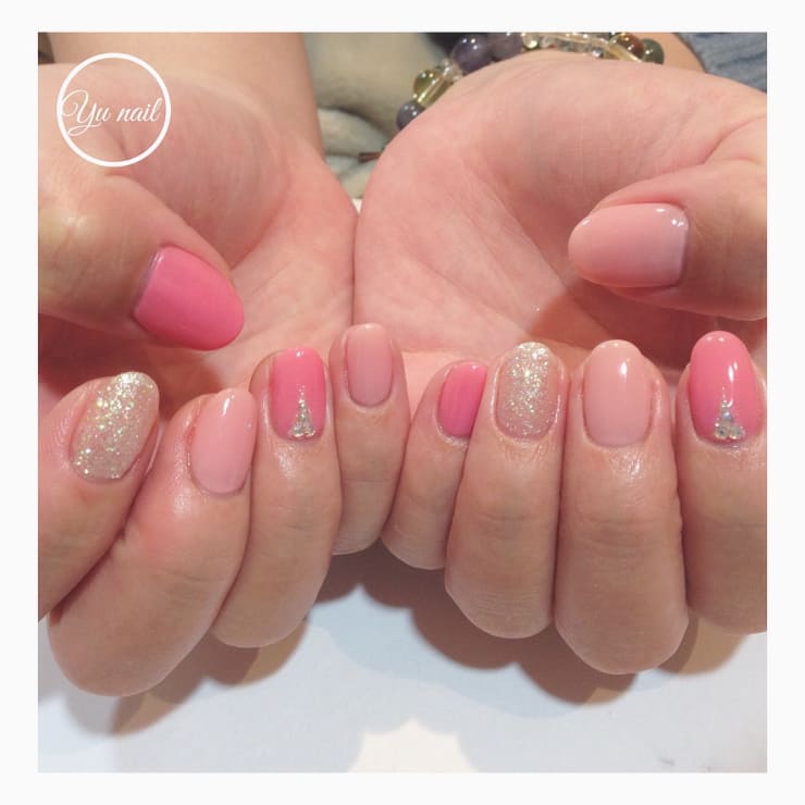 サーモンピンクのワンカラー上品ネイル Yu Nail ユーネイル のネイルデザイン ネイル まつげサロンを予約するなら楽天ビューティ