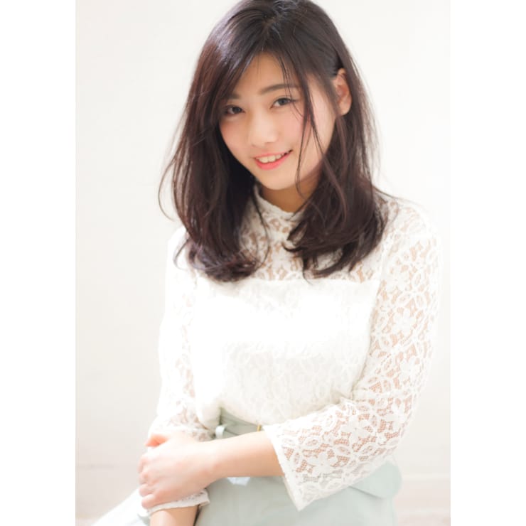 前髪を伸ばしかけの方にもオススメ 耳掛け 抜け感の黒髪風 Maria By Afloat マリアバイアフロート のヘアスタイル 美容院 美容室を予約するなら楽天ビューティ